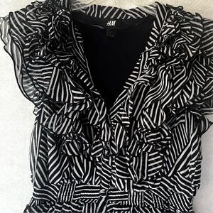 H&M Women Ruffle Short Sleeve Drop Waist Blouse Size S